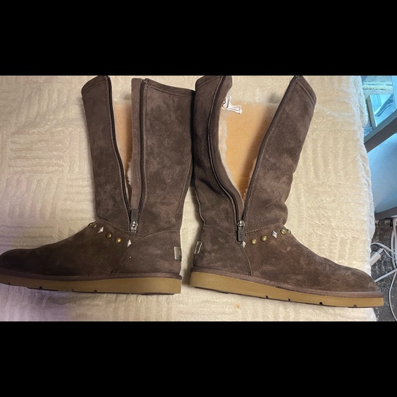 Ugg boots size 7 - Picture 2 of 6